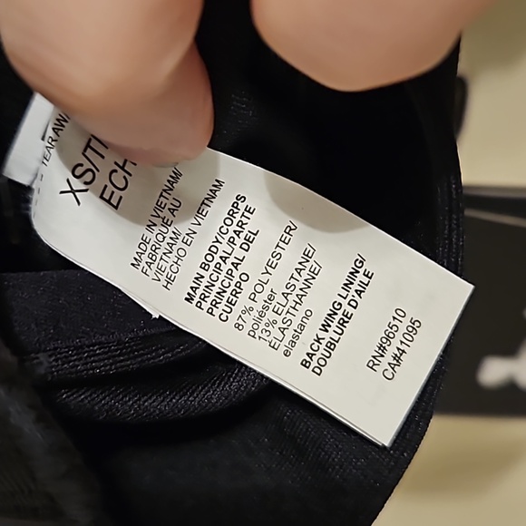 Under Armour Black Criss cross back padded sports Bra. NWT - Picture 6 of 6